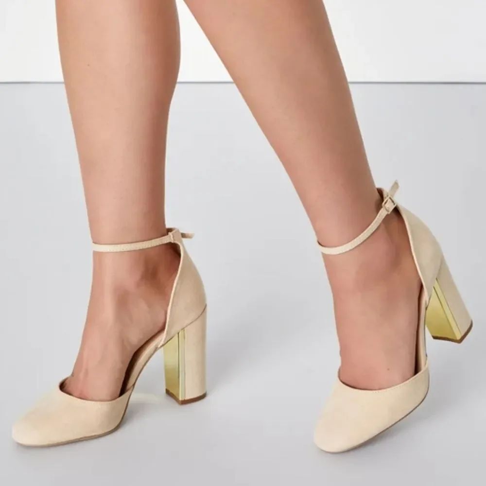 LULUS LAURA ATHLETICA CREAM AND GOLD BLOCK HEELS PUMP